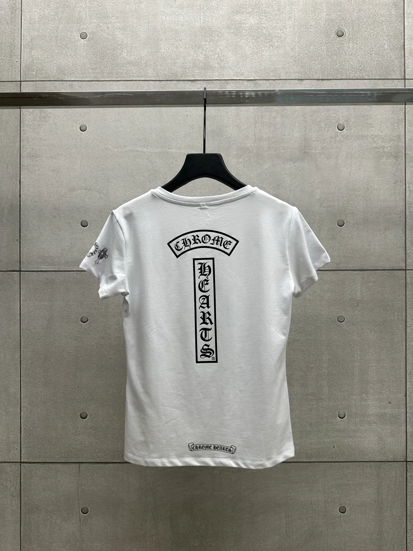 P126 #069 CHROME HEARTS 25SS women's T-shirt Made of 220G original consistent fabric V-neck women's waist style The whole body adopts imported digital direct printing Color: black white Size: S M L